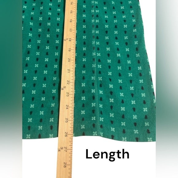 Lands End fleece top in green size large (14-16)
A - Picture 3 of 7